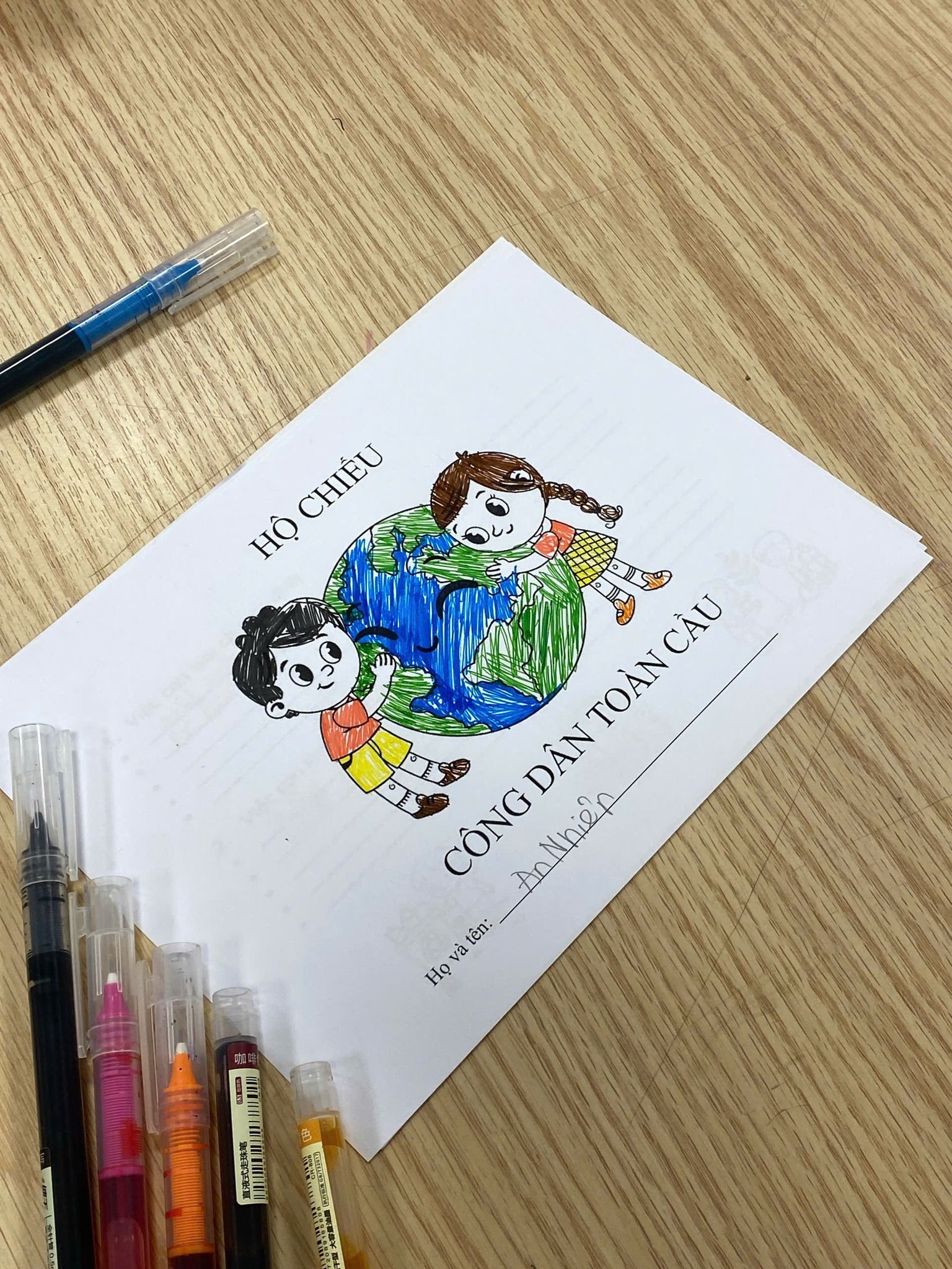 Học sinh tích cực tham gia thực hành dưới sự hướng dẫn của giáo viên