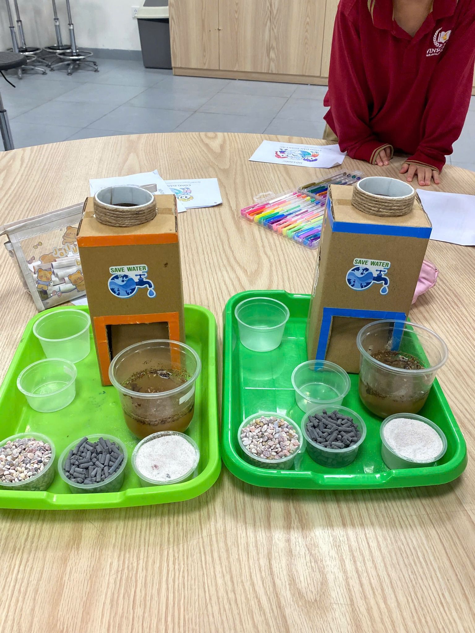 Học sinh tích cực tham gia thực hành dưới sự hướng dẫn của giáo viên